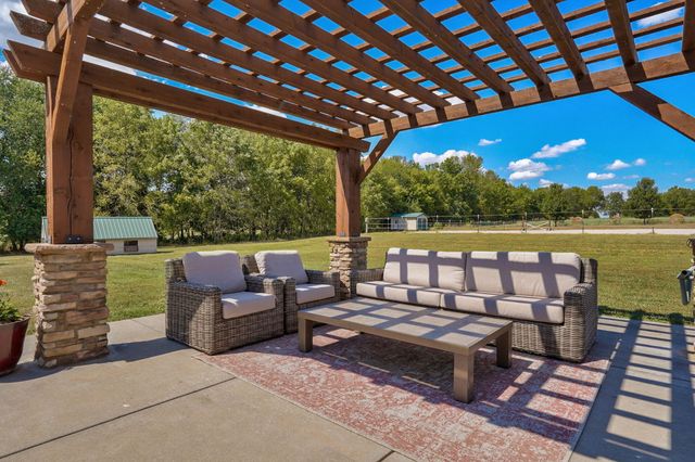 8689 W Farm Rd 194, Republic, MO 65738
