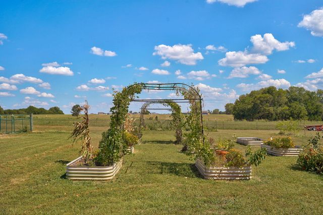 8689 W Farm Rd 194, Republic, MO 65738