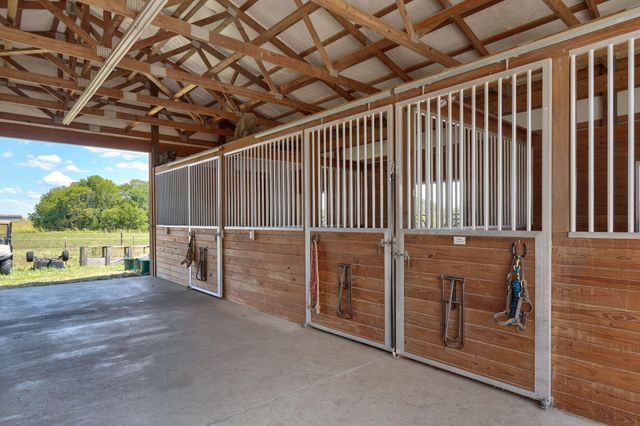 8689 W Farm Rd 194, Republic, MO 65738