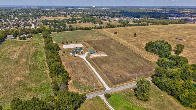 8689 W Farm Rd 194, Republic, MO 65738