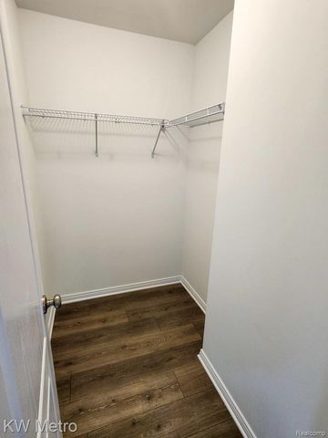 195 Whispering Pines Drive 10, Fenton, MI 48430