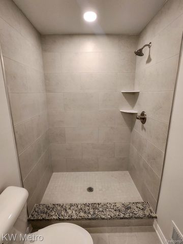 195 Whispering Pines Drive 10, Fenton, MI 48430