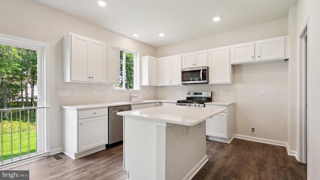 5 WHALER AVE, Barnegat, NJ 08005
