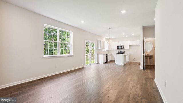 5 WHALER AVE, Barnegat, NJ 08005