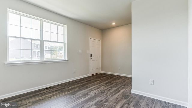 5 WHALER AVE, Barnegat, NJ 08005