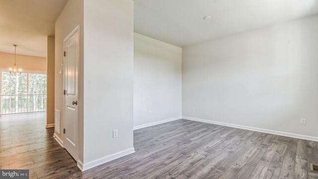 5 WHALER AVE, Barnegat, NJ 08005