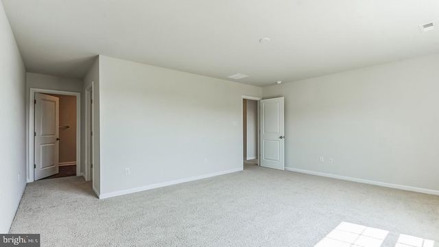 5 WHALER AVE, Barnegat, NJ 08005