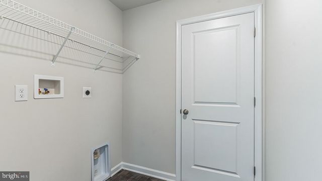 5 WHALER AVE, Barnegat, NJ 08005