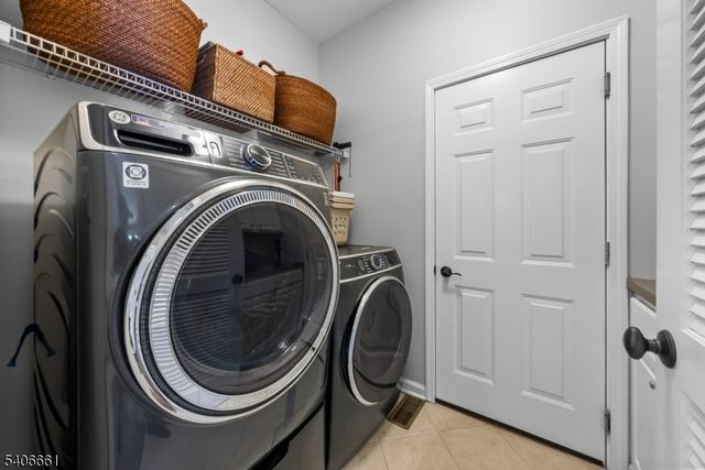 202 Bradford Lane, Greenwich Twp., NJ 08804