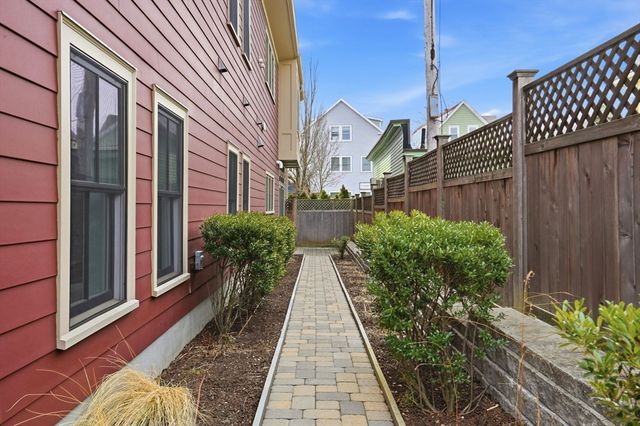 315 Highland Ave 101, Somerville, MA 02144