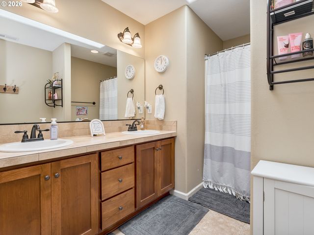 1554 S 14TH Cir, Ridgefield, WA 98642