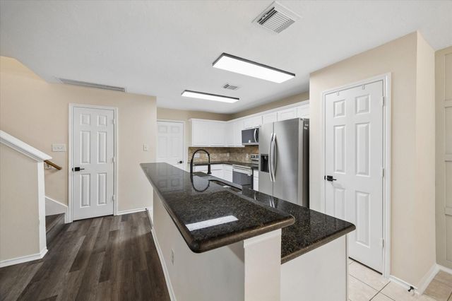 7 Wineberry Place, The Woodlands, TX 77382