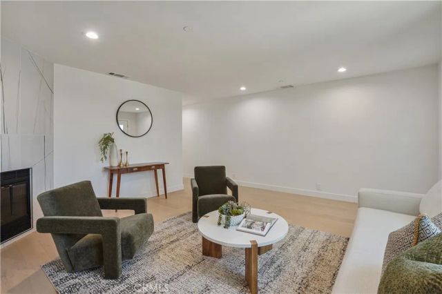 3560 Lavell, Los Angeles, CA 90065