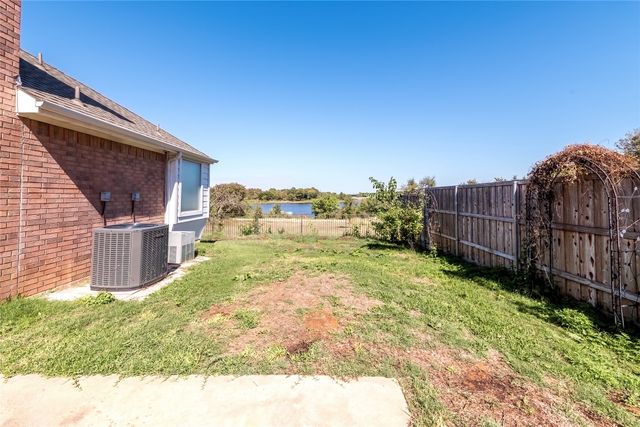 2318 Balleybrooke Drive, Lewisville, TX 75077