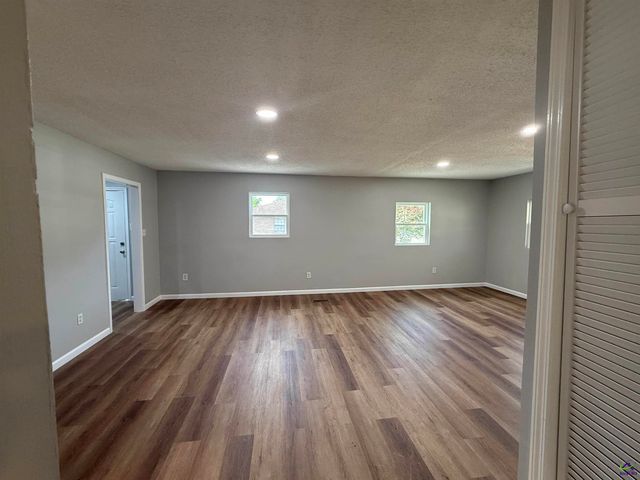 107 Self St, Warner Robins, GA 31088