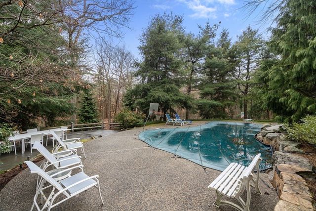 162 Far Reach Road, Westwood, MA 02090
