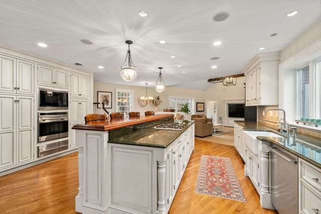 162 Far Reach Road, Westwood, MA 02090