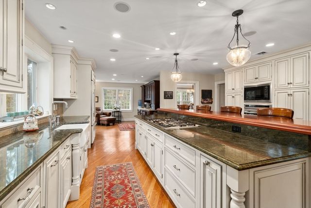 162 Far Reach Road, Westwood, MA 02090