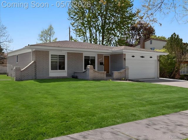 14650 Edshire Drive, Sterling Heights, MI 48312