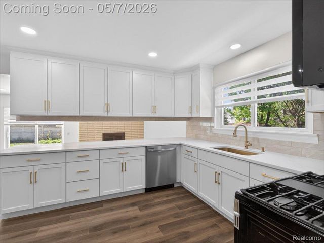 14650 Edshire Drive, Sterling Heights, MI 48312