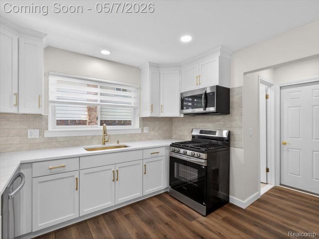 14650 Edshire Drive, Sterling Heights, MI 48312