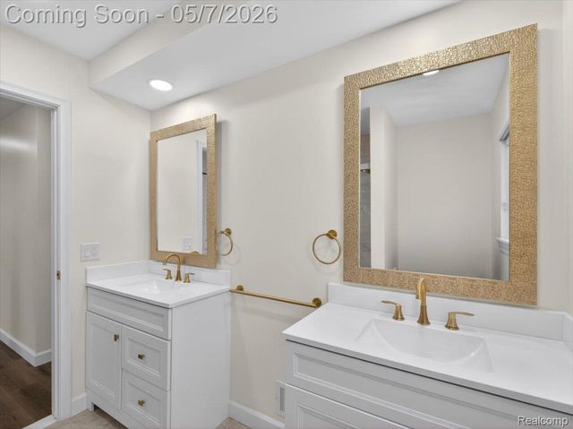 14650 Edshire Drive, Sterling Heights, MI 48312