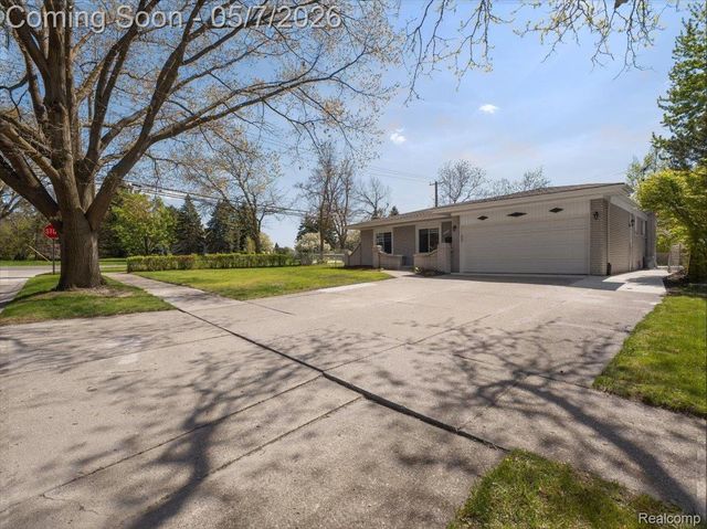 14650 Edshire Drive, Sterling Heights, MI 48312