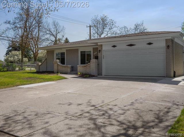 14650 Edshire Drive, Sterling Heights, MI 48312