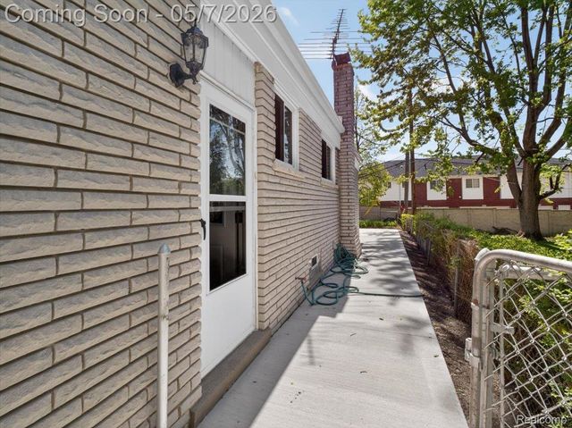14650 Edshire Drive, Sterling Heights, MI 48312