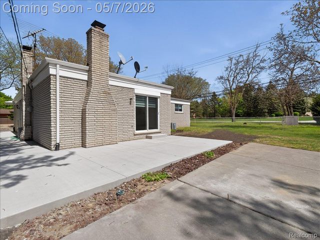 14650 Edshire Drive, Sterling Heights, MI 48312
