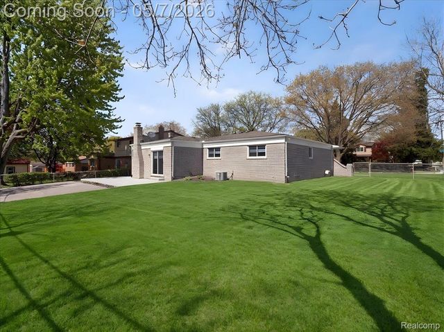14650 Edshire Drive, Sterling Heights, MI 48312