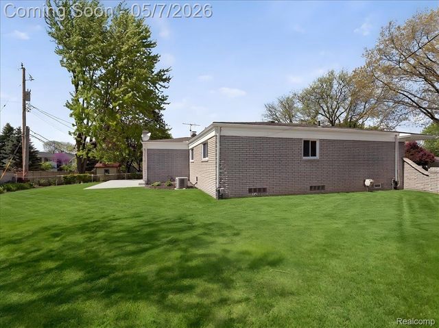 14650 Edshire Drive, Sterling Heights, MI 48312