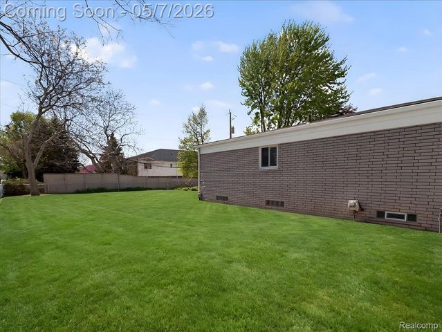 14650 Edshire Drive, Sterling Heights, MI 48312