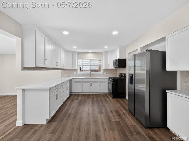 14650 Edshire Drive, Sterling Heights, MI 48312