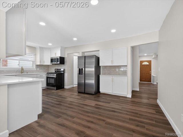 14650 Edshire Drive, Sterling Heights, MI 48312