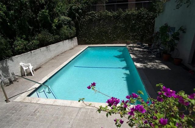 15325 Magnolia 102, Sherman Oaks, CA 91403