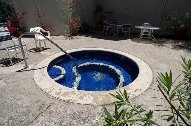 15325 Magnolia 102, Sherman Oaks, CA 91403