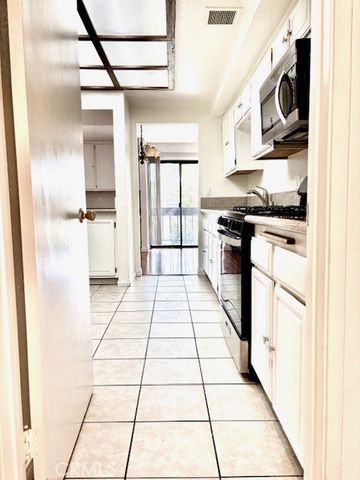 15325 Magnolia 102, Sherman Oaks, CA 91403