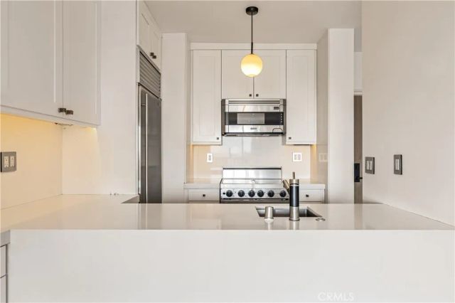 999 N Doheny 310, West Hollywood, CA 90069