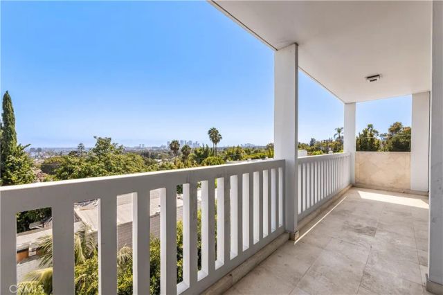 999 N Doheny 310, West Hollywood, CA 90069