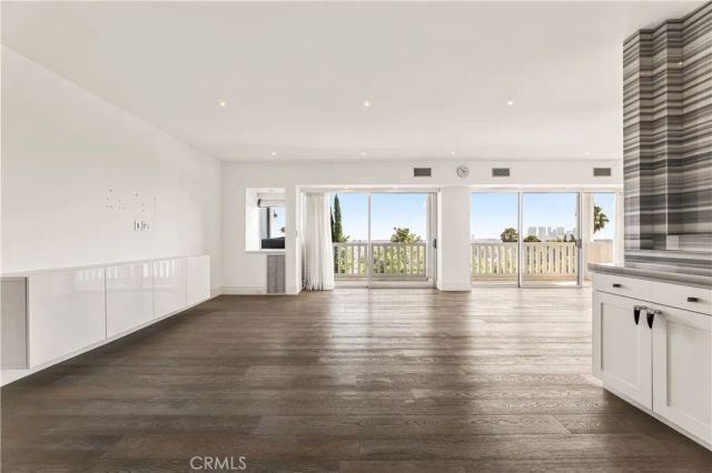 999 N Doheny 310, West Hollywood, CA 90069
