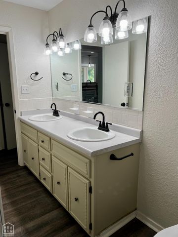 1804 Deerwood Drive, Jonesboro, AR 72404