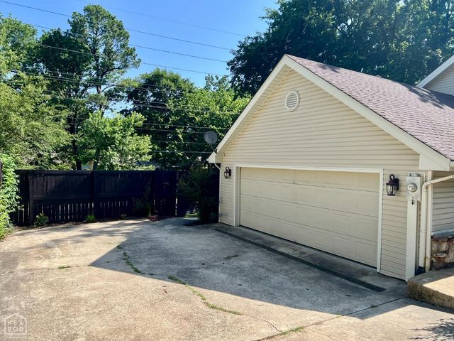 1804 Deerwood Drive, Jonesboro, AR 72404