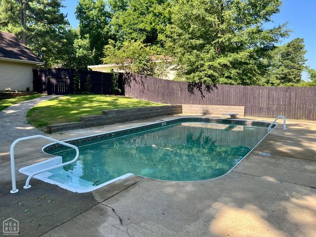 1804 Deerwood Drive, Jonesboro, AR 72404