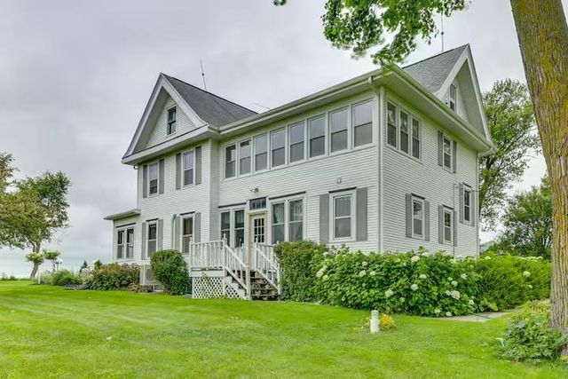 2749 Town Hall Rd, Mount Horeb, WI 53572