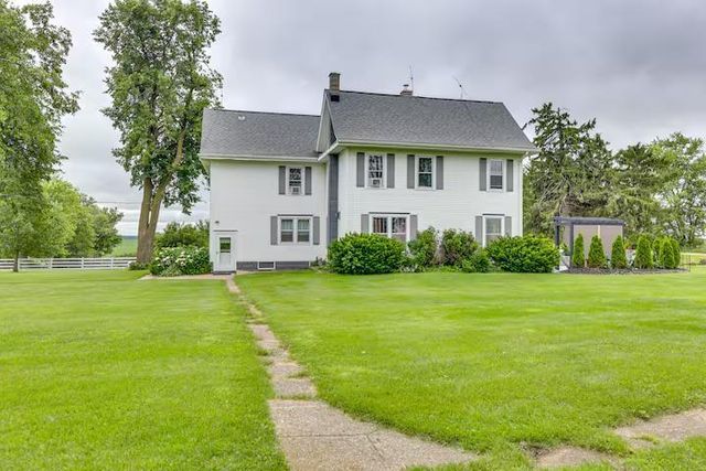 2749 Town Hall Rd, Mount Horeb, WI 53572