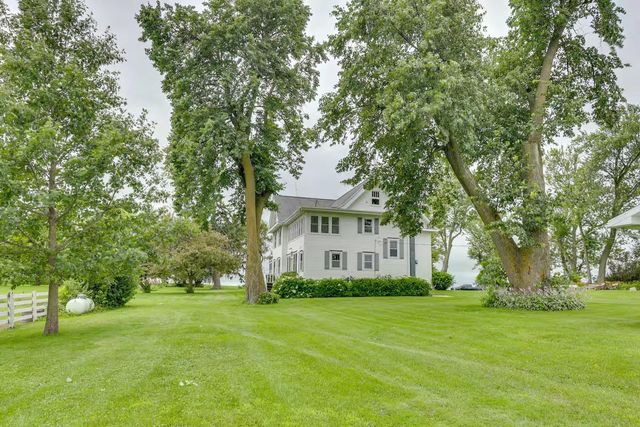 2749 Town Hall Rd, Mount Horeb, WI 53572