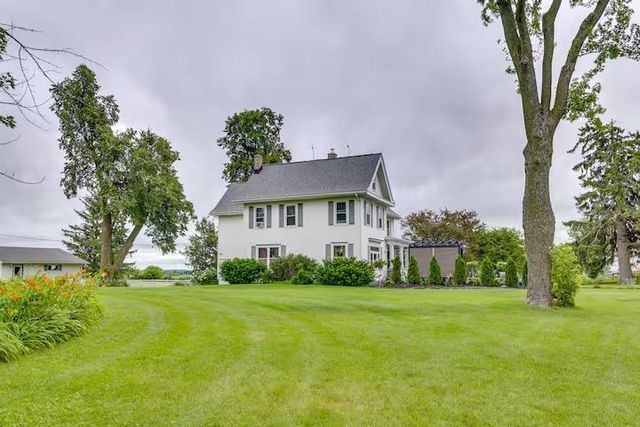 2749 Town Hall Rd, Mount Horeb, WI 53572