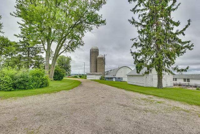 2749 Town Hall Rd, Mount Horeb, WI 53572