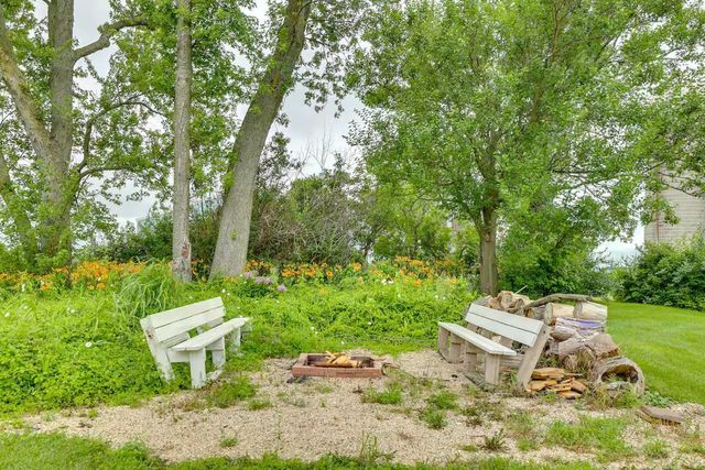 2749 Town Hall Rd, Mount Horeb, WI 53572